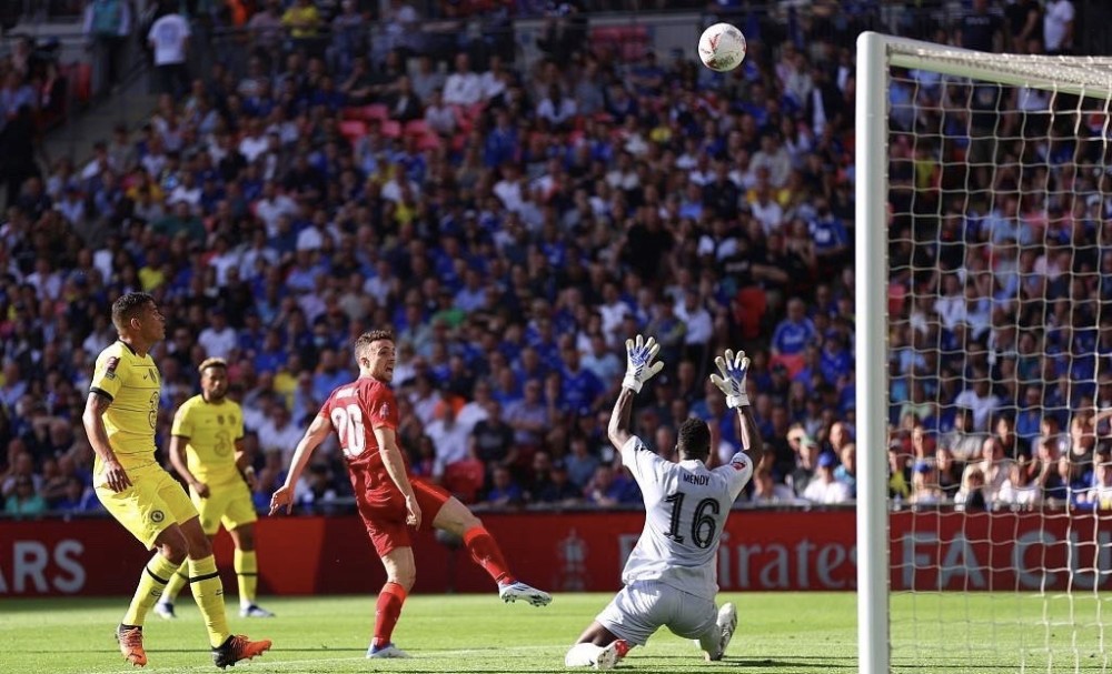 乔·迪马乔（Joe DiMaggio）达成连续 56 场安打神迹，至今仍被视为最难打破的纪录之首